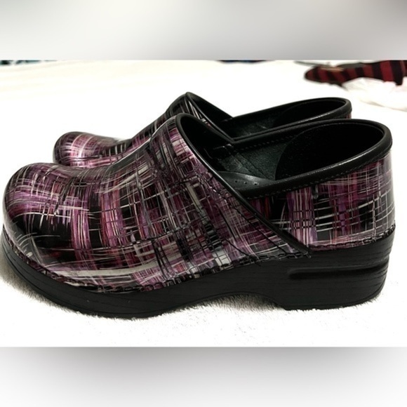 Like new Dansko clogs - Picture 4 of 7